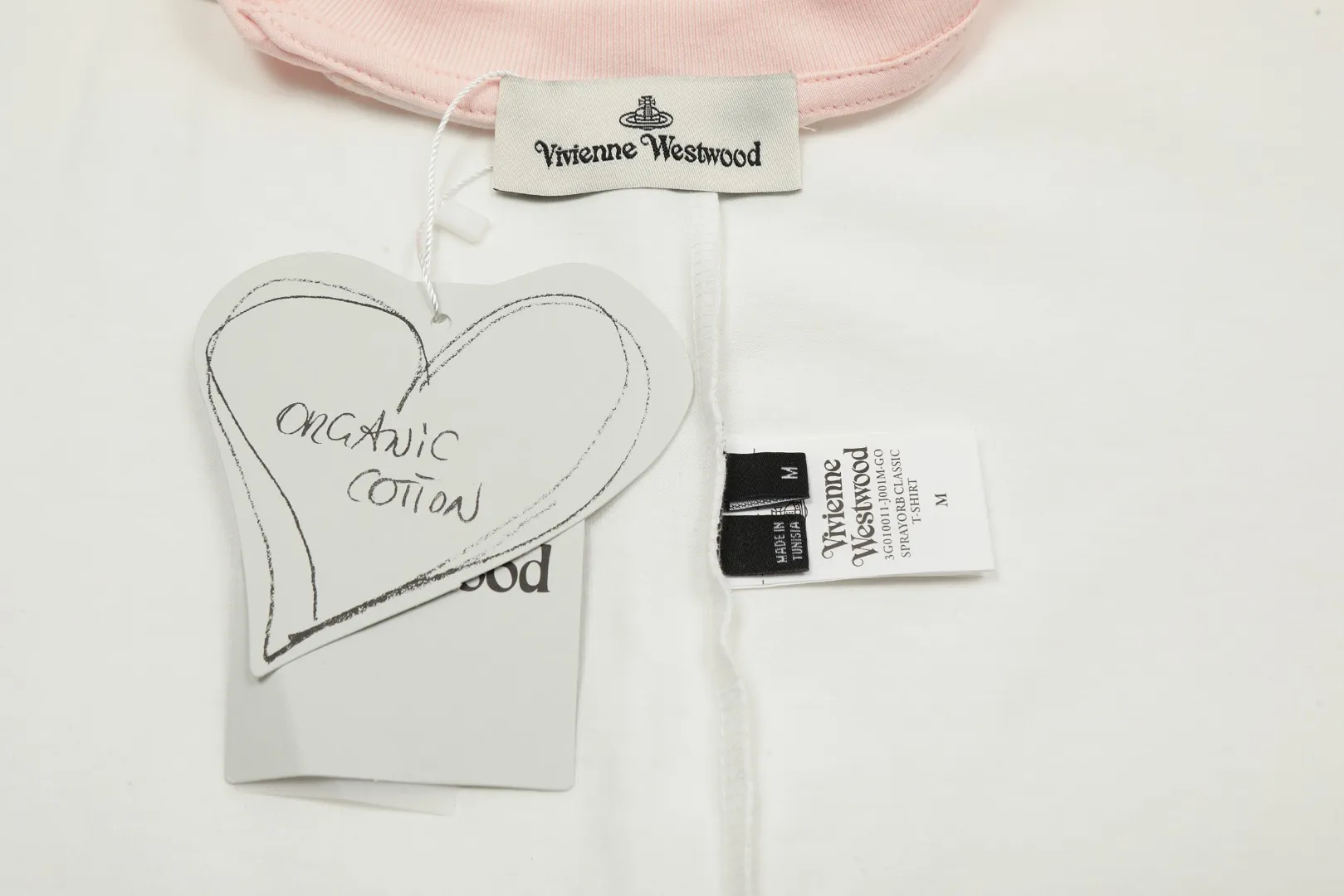 vivienne west wood Vivienne illustrator's limited edition hand-drawn graphics Large-area digital white ink direct-injection printing The photo exceeds the picture. It is very practical to wear inside and outside. The top hot model in 2024. No need to say more. Just look at the details. Size: S M L Uniform color